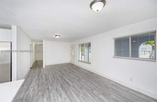 11950 SW 182nd Ter Gallery 4