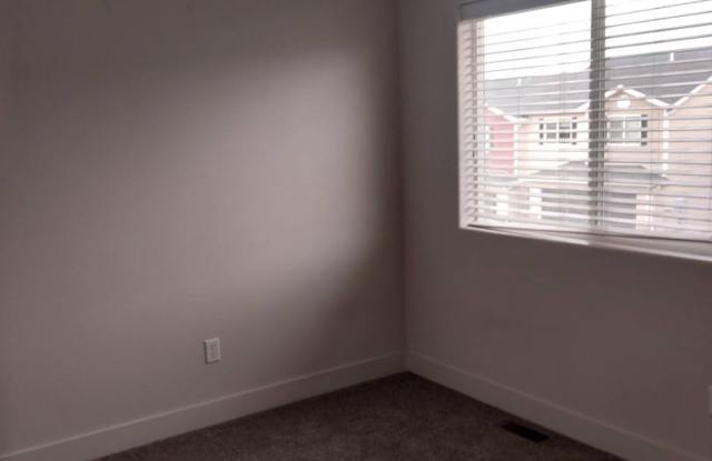 258 E. 3025 N. Gallery 4