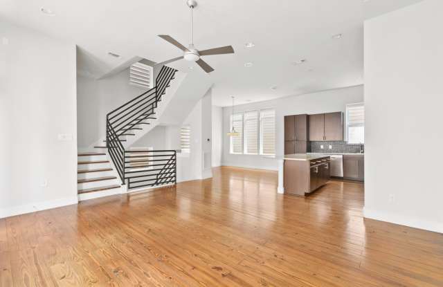 Title: Modern Patio Home with Rooftop Views in Montrose - 1900 Mason Street, Houston, TX 77006
