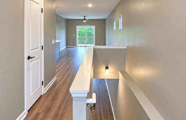 Beautiful 3 Bedroom 3 Bathroom Home in the Gretna School District! Gallery 3