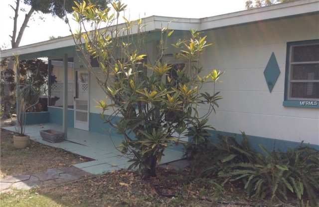 678 64TH AVENUE S - 678 64th Avenue South, St. Petersburg, FL 33705