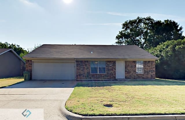 2703 Casa Blanca Court South - 2703 S Casa Blanca Ct, Arlington, TX 76015