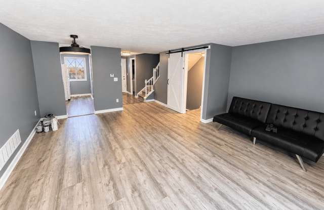 483 Glencoe Ct Gallery 2