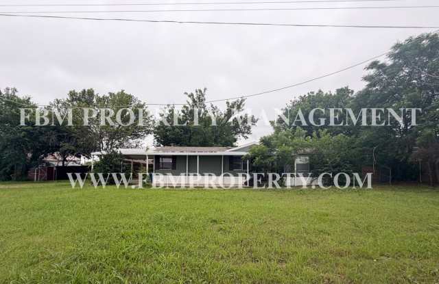 402 E. College St. - Spacious 3 Bedroom, 2 Bathroom Home in Alvarado, TX! photos photos