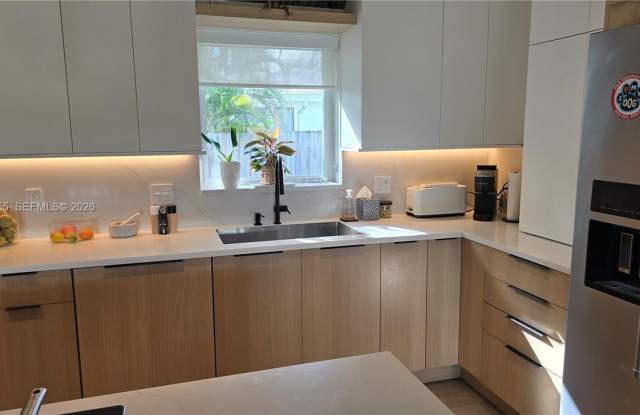 800 Polk St / /, Hollywood, FL 33019 - 1311 photos photos