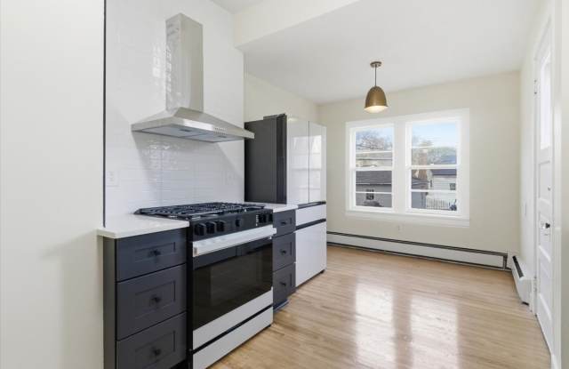 712 Cedar Lake Road South - 712 Cedar Lake Road South, Minneapolis, MN 55405