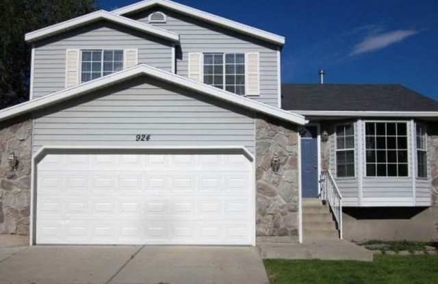 Lovely Updated Home in Salt Lake City! - 924 Starcrest Drive, Salt Lake City, UT 84116