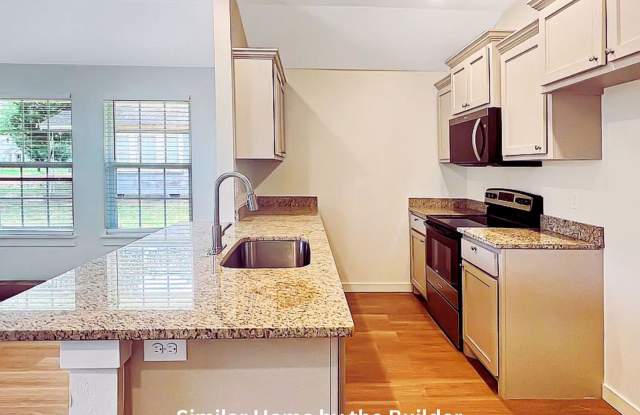 Move-In Ready 3 Bed Home w/ Fenced Backyard photos photos