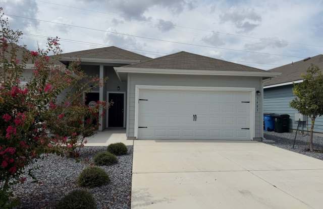 Luxury 3 Bed-2 Bath Duplex in Seguin,TX! Gallery 2