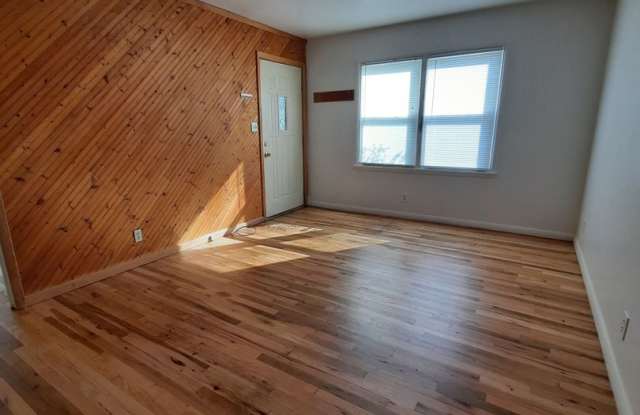 2 BED | 1 BATH | DUPLEX | WEST Gallery 4