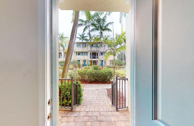 Modern Style Tri-Level Townhome 2BR/ 2.5BA w/Den 2 Car Garage! - 3186 North Greenleaf Circle, Boynton Beach, FL 33426 Modern Style Tri-Level Townhome 2BR/ 2.5BA w/Den 2 Car Garage! - 3186 North Greenleaf Circle, Boynton Beach, FL 33426