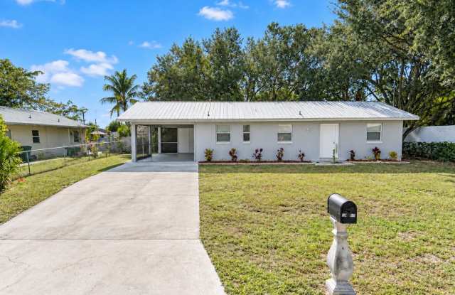 Charming 2 Bedroom, 2 Bathroom Home with Covered Patio & Spacious Backyard! Gallery 1
