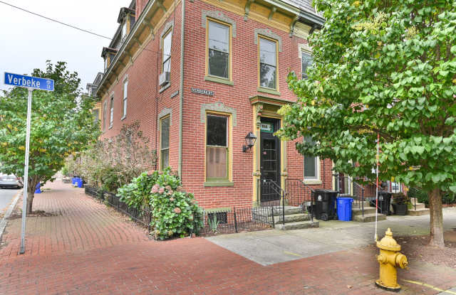 Charming 3 Bedroom on Verbeke St w Off Street Parking! photos photos