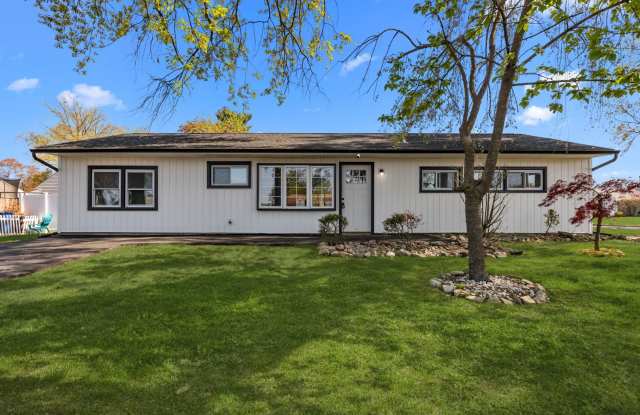 Beautiful brand new 4 bed 2 bath for Rent single home with large back yard in Levittown, PA photos photos