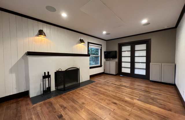 5114 S Creston St Gallery 1