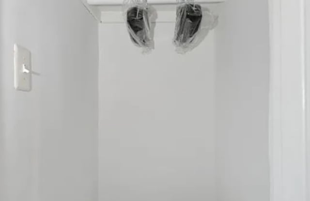 413 W 47th St Gallery 3