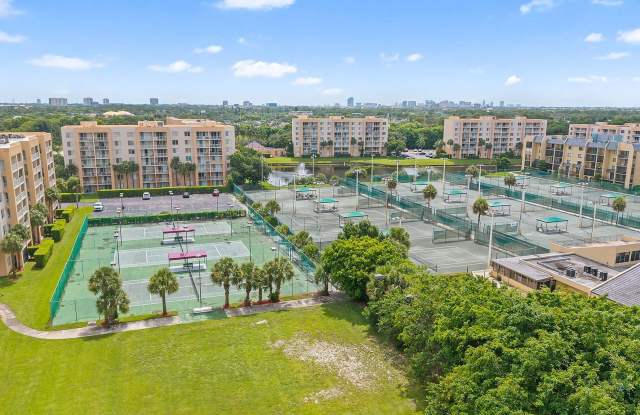 Tennis Towers Apartments Gallery 2
