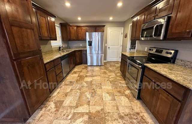 3204 E Bradford Street - 3204 East Bradford Street, Republic, MO 65738