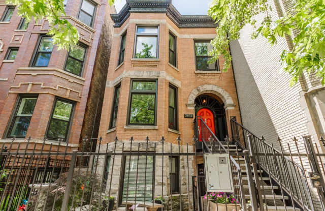 2852 N Albany Avenue photos photos