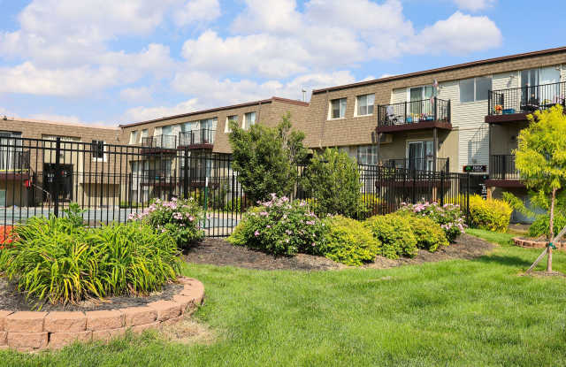 2 Bed & 1 Bath Available!! 1 MONTH FREE RENT!! Gallery 1