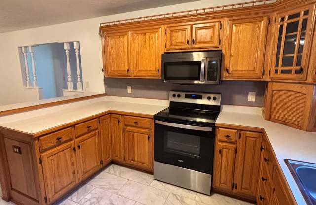 3 Bed 1.5 Bath 2 Car Garage Home available NOW!! Gallery 4