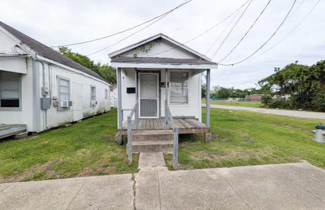 810 Peach Beaumont, TX 77703 photos photos