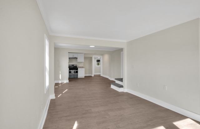 Beautiful 2 Bedroom 1 Bath MOVE IN SPECIAL AVAILABLE Gallery 4