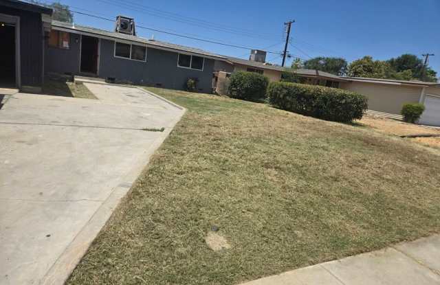 Cute Home Ready For New Tenant In Great Area! Gallery 1