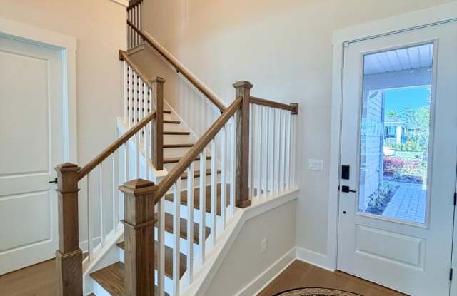 Riverfront View 3BR/2.5BA Luxury Townhome Gallery 4