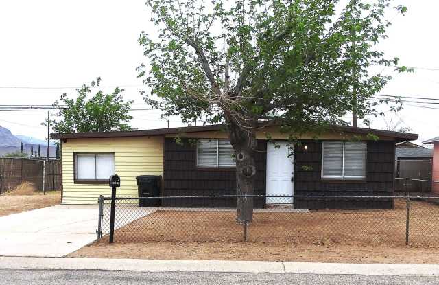 Beautifully Remodeled 3+1 Bungalow with Indoor‑Outdoor Living photos photos