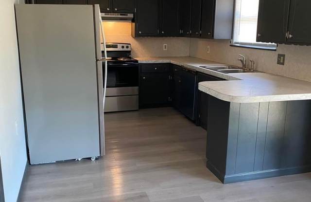 1618 SE Clover Ln- NOW AVAILABLE! Gallery 4