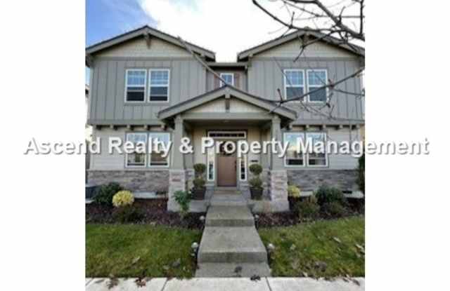 4 Bed/3 Bath Hillsboro Laurel Oaks Neighborhood, Solar Panels, 1 or 2 Pets Allowed with Pet Rent, Available Soon photos photos