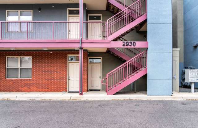 Stunning Flatiron Views | Spacious One Bedroom in Central Boulder Gallery 3