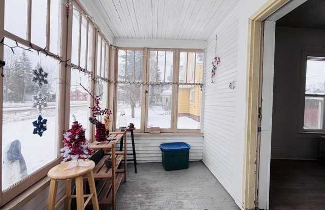 605 Ellis Avenue South - 1 Gallery 2