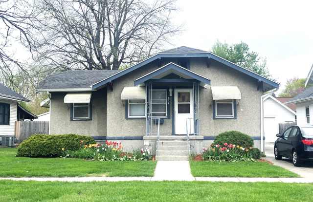 Cute Bungalow in Downtown Ames - 121 East 9th Street, Ames, IA 50010