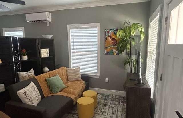 AVAILABLE NOW ! photos photos AVAILABLE NOW ! photos photos