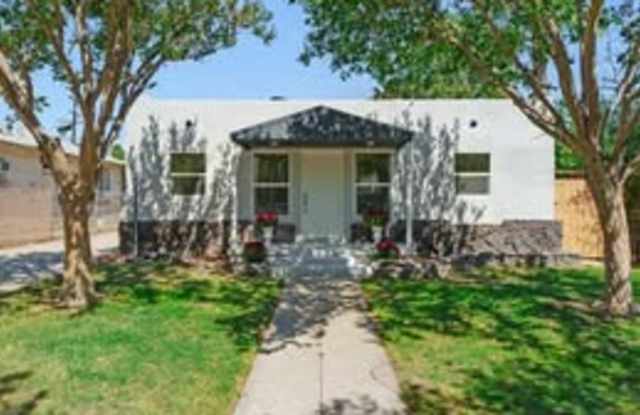 832 West 17th Street photos photos