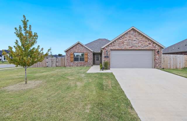 282 Pennsylvania Avenue - 282 Pennsylvania Avenue, Farmington, AR 72730