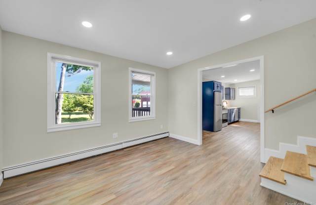 204 Blue Point Avenue photos photos
