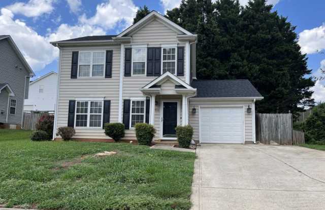 2 Story, 3 Bedroom home in Huntersville - 14610 Laura Michelle Road, Huntersville, NC 28078