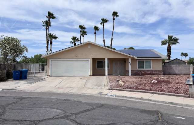 Spacious 4BR Single-Story with Pool, RV Parking & Large Lot Near Shopping & Dining photos photos