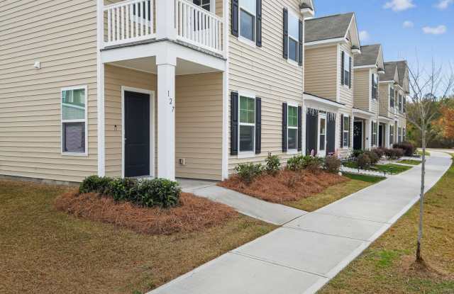 4 bedroom 3 bath townhome in Rice Hope Gallery 4