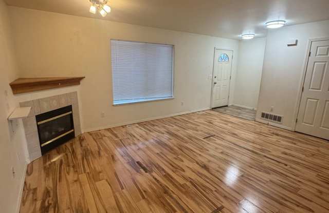 5222 Leslie Street - NN50/APM50 photos photos