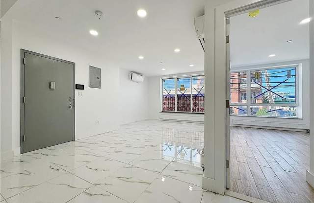 2819 W 17th St photos photos