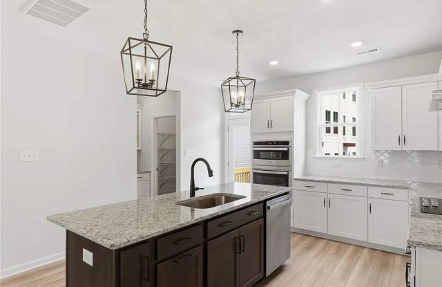 Charming 3BR Townhome in Midlothian Gallery 3