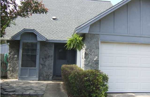 924 Lawton Court photos photos