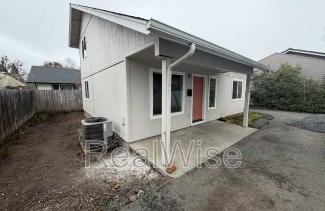 241 NE School St photos photos