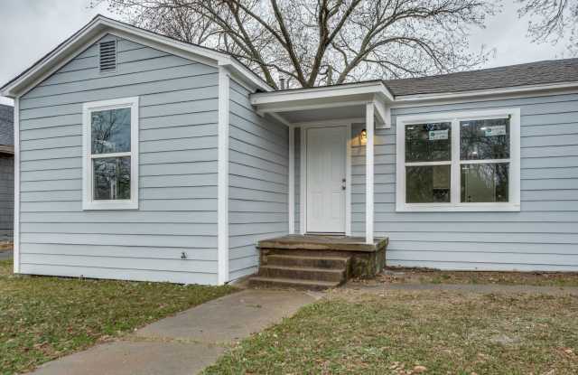 Beautifully Remodeled 3-1 in Sherman! Fridge, Washer and Dryer Included! photos photos