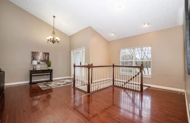 New! Large home in Great suburban neighborhood. Gallery 4