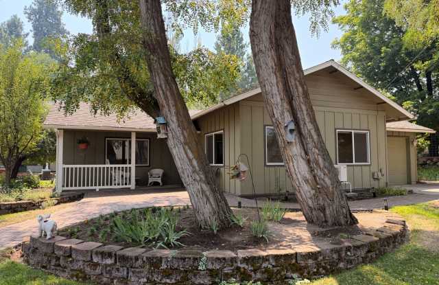 Hidden Gem in Midtown Bend – Utilities Included! photos photos Hidden Gem in Midtown Bend – Utilities Included! photos photos